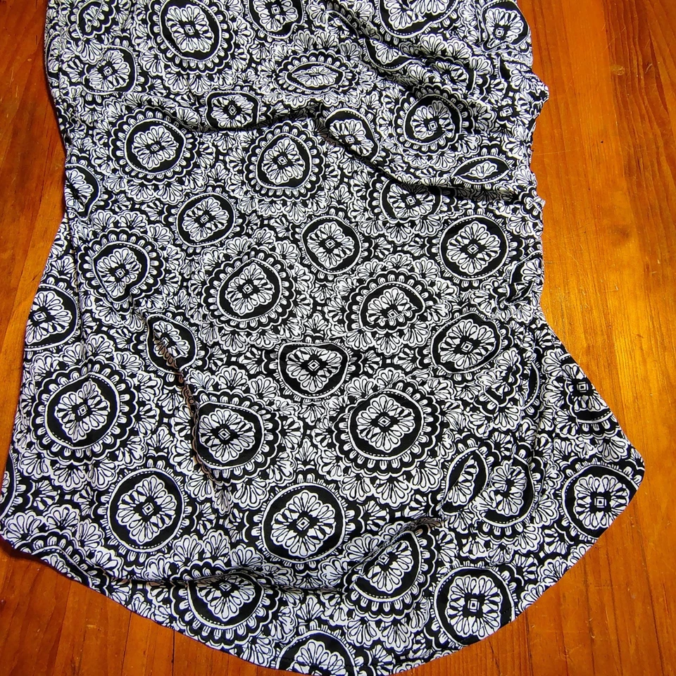 Traje de baño de una pieza estampado blanco negro control abdomen fruncido traje de baño Foto 3 de 4