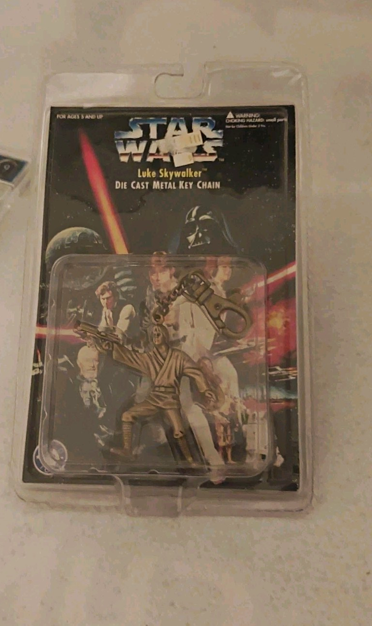 Star Wars Luke Skywalker Die-Cast Metal Keychain, Gold, Belt Chain Feature