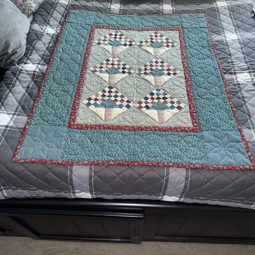 Selbstgemachte fertige festliche Patchwork Wandteppich Quilt 39”x31” rustikale Kiefer