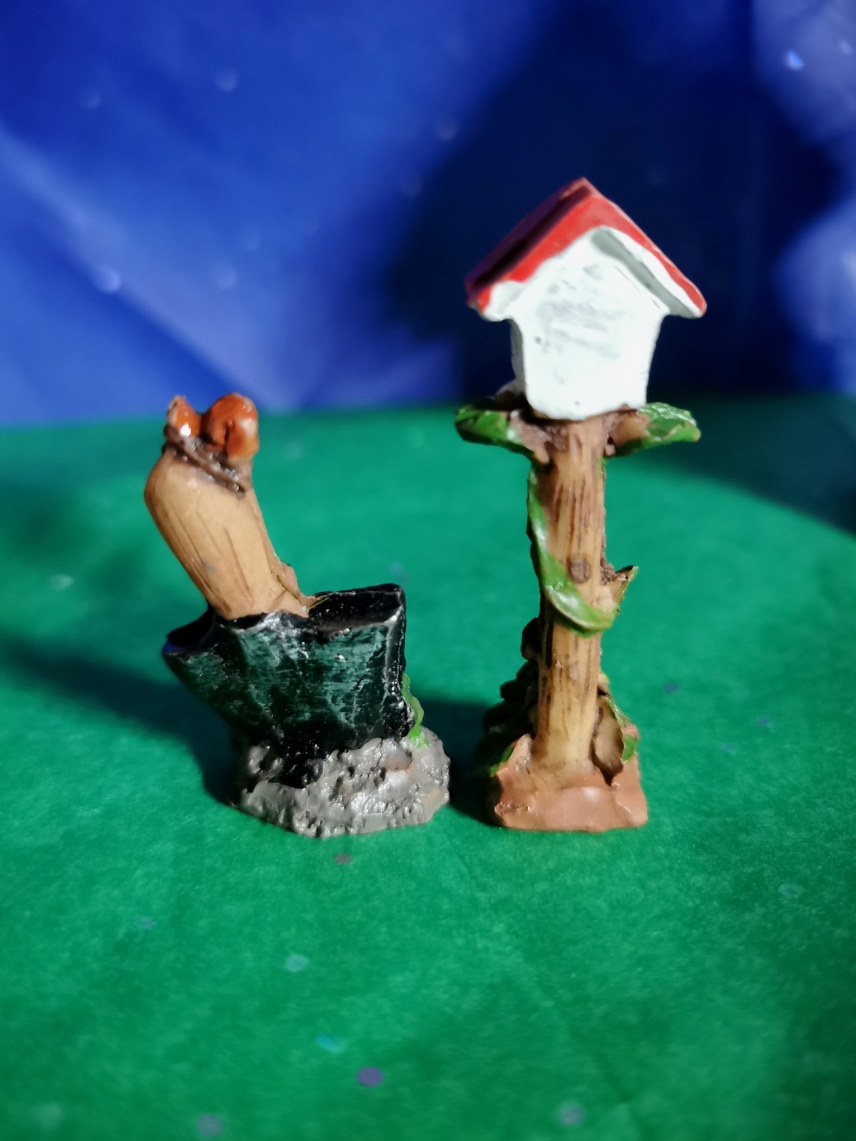 Fairy Garden Stone & Pink Flowers House Resin Figurine 4.5" w/ 2 Accessories 