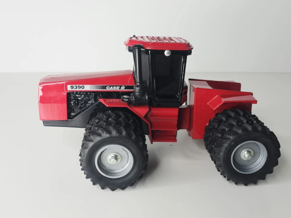 Scale Models - Collector Edition - Case IH 9390 Tripples Tractor - 1:32 Diecast - Image 3 of 4