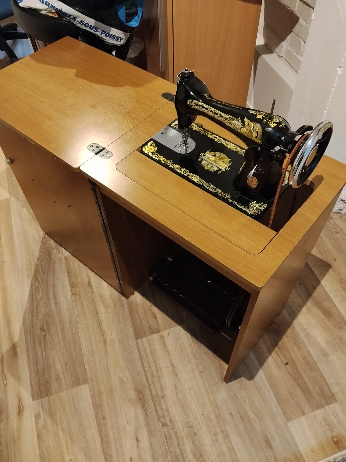 Machine à coudre Singer rétro collection et meuble en bois véritable - 2