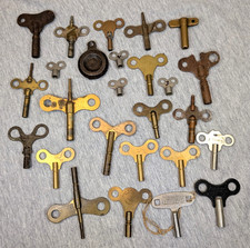 Lot de 25 clés d'horloge anciennes et vintage différentes marques, modèles et tailles certaines marquées