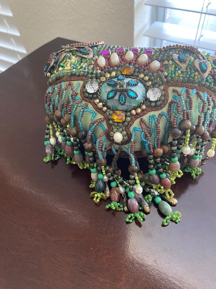 Bolso de hombro Mary Frances pequeño con cuentas de satén, en forma de corazón, nuevo sin etiquetas