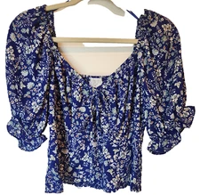 Sienna Sky Size Medium Women's Blue & White Floral Top Key Hole Front and Tie
