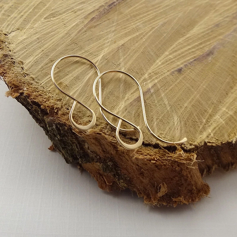 Pendientes de lágrima rellenos de oro - Ganchos de oreja franceses martillados - Alambres de oreja de lujo Foto 3 de 4