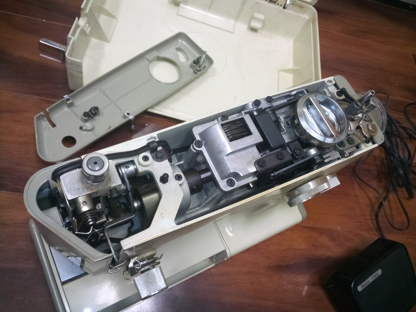 Vintage Sears Kenmore 158.10400 1040 Portable Sewing Machine w/Hard