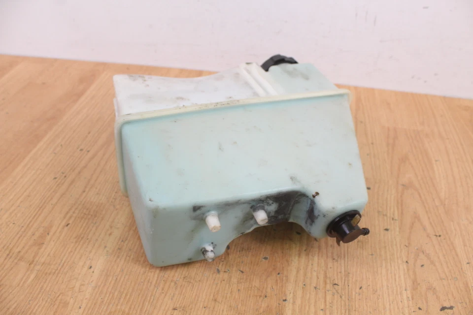 2005 POLARIS TRAIL TOURING 550 Oil Tank with Cap - Изображение 3 из 4