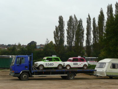 Foto 6x4 Ein paar Minis Ross-on-Wye geladen für das nächste Rallye-Treffen c2008