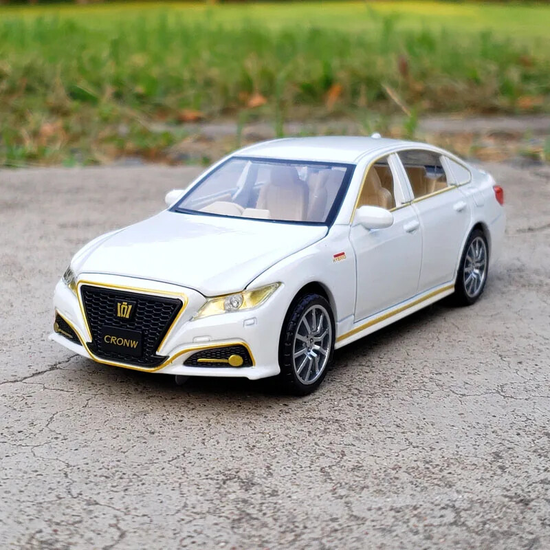 1:32 Toyota CROWN Alloy Car Model Sound Light Pull Back Classic