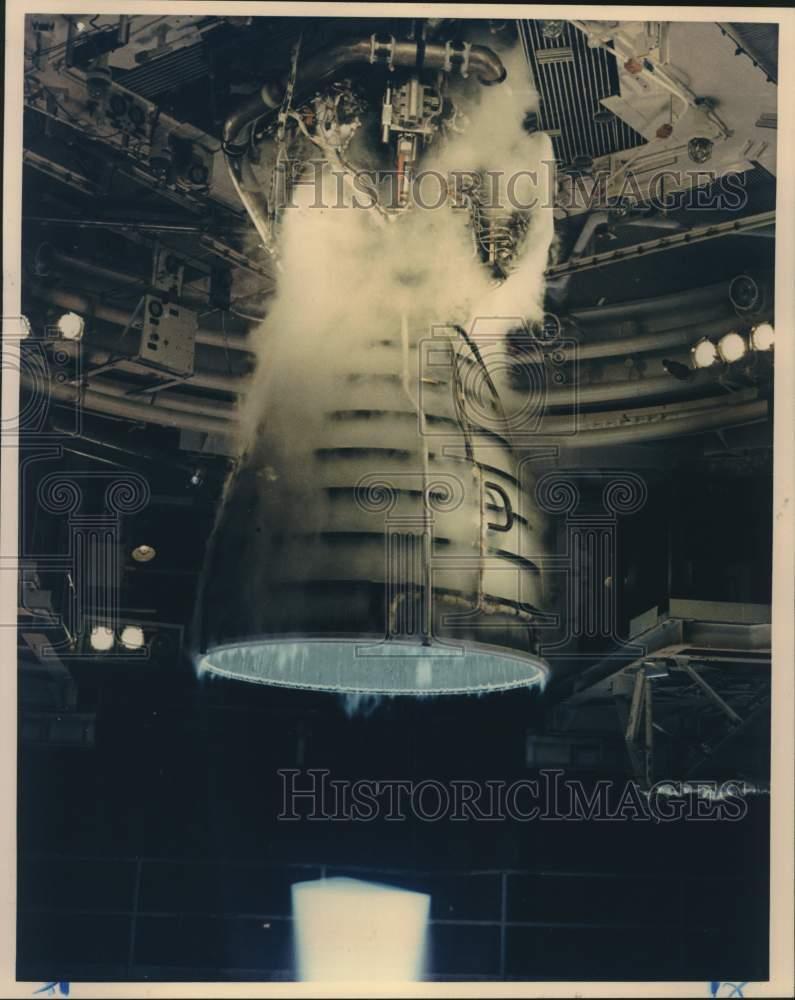 1988 Press Photo National Space Technology Laboratories space shuttle engine