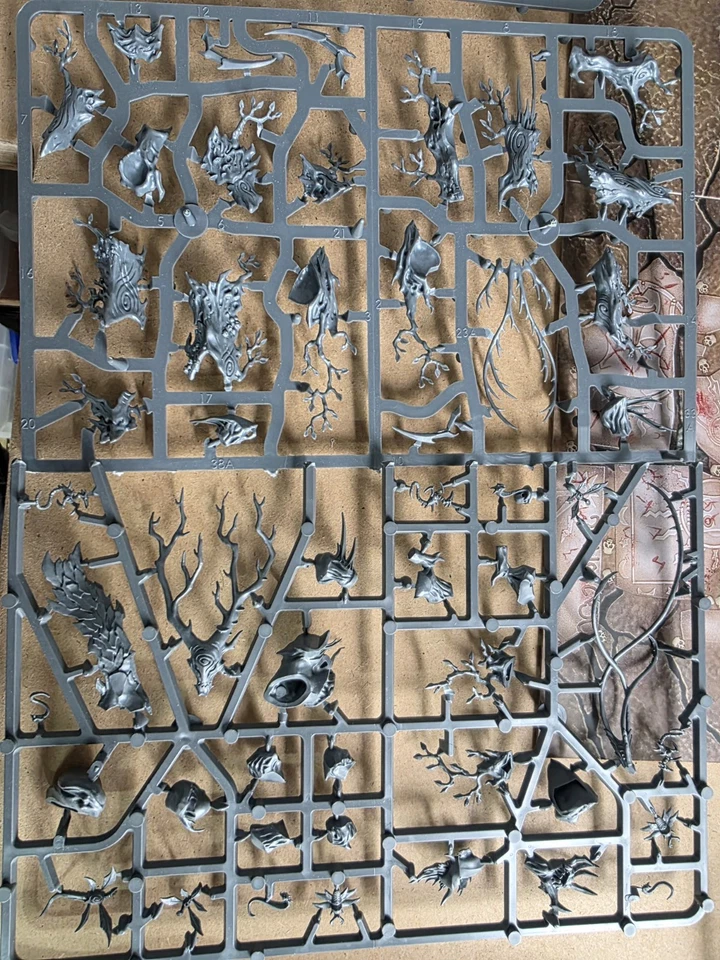 Miniaturas de Wargaming de Mesa del Ejército Sylvaneth Algunas Pintadas Algunas en Sprue Foto 4 de 4