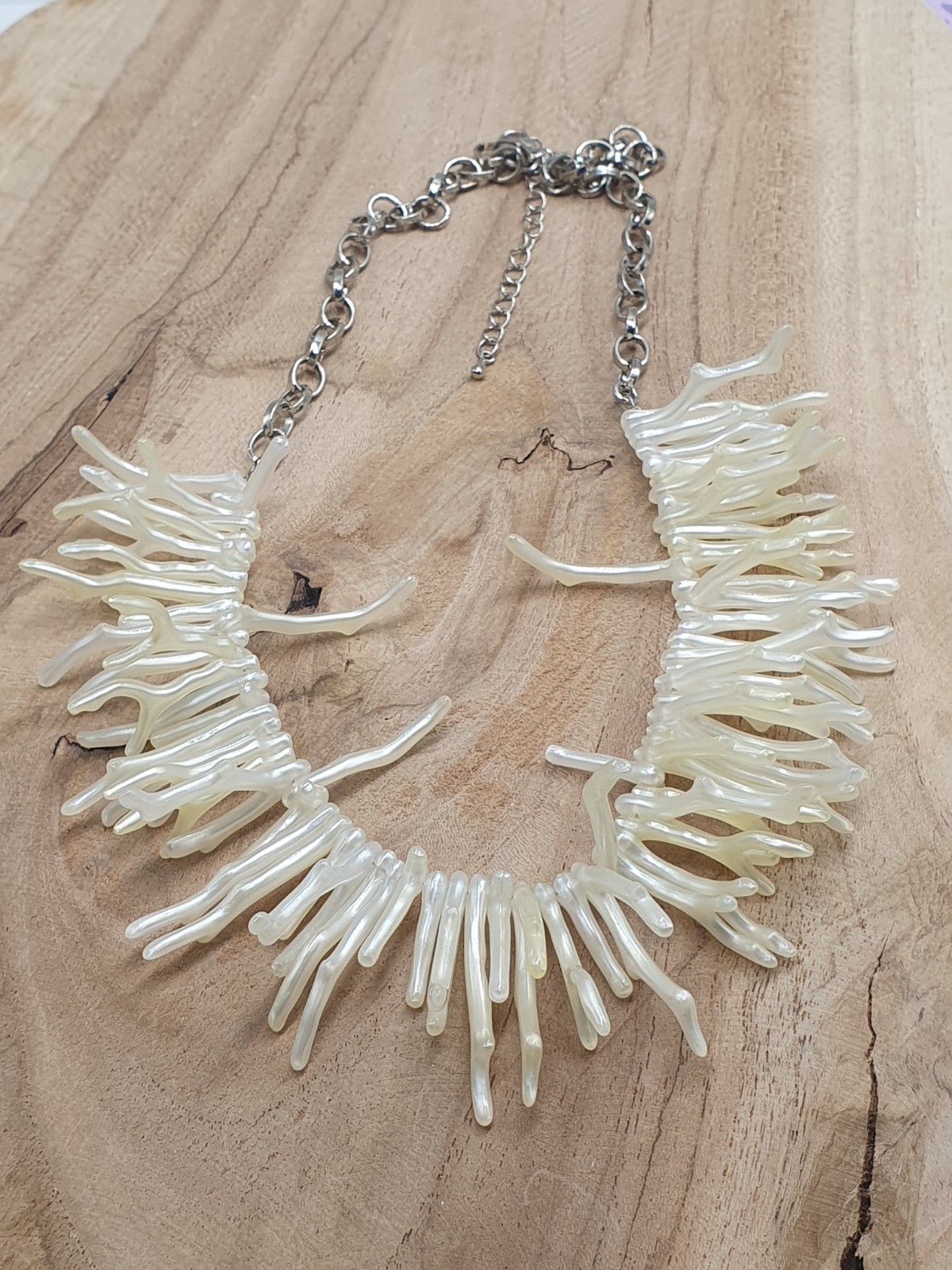 Collier Corail Blanc Design Créateur - Bijou Fait Main d'Exception - 50 cm