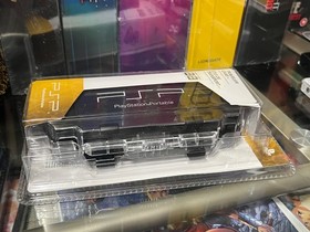 Official Sony PlayStation Portable PSP 2000 / PSP 3000 Hard Shell Traveler Case