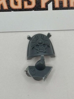 Warhammer 40k Space Marines Vanguard Veteran Squad (2012) OOP Shoulder Pad C
