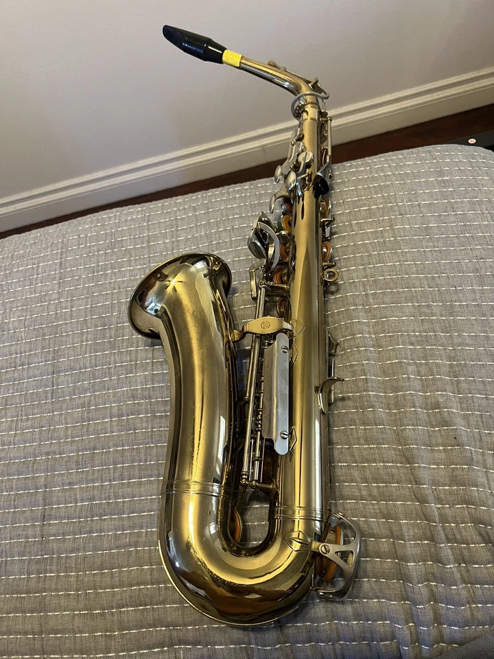 Saxofón Alto Bundy II de Selmer EE. UU. con Estuche - Modelo Estudiante  Foto 2 de 4