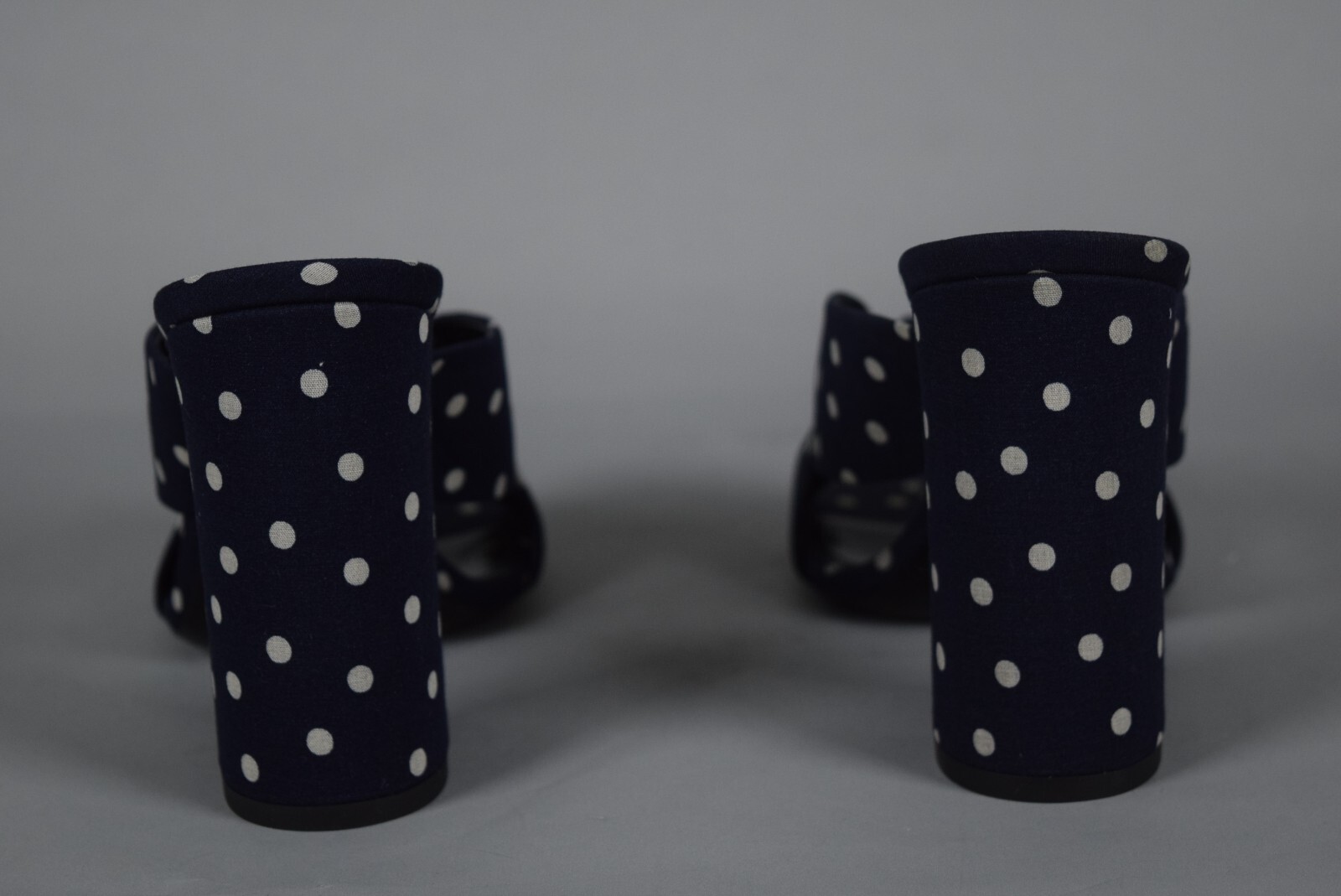 Nuovi con scatola YSL Saint Laurent Bianca 100 Sandali Tacchi taglia 37 5 blu bianco a pois mulo