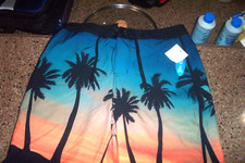 WAVE ZONE SWIM/BOARD SHORTS MENS SIZE 32