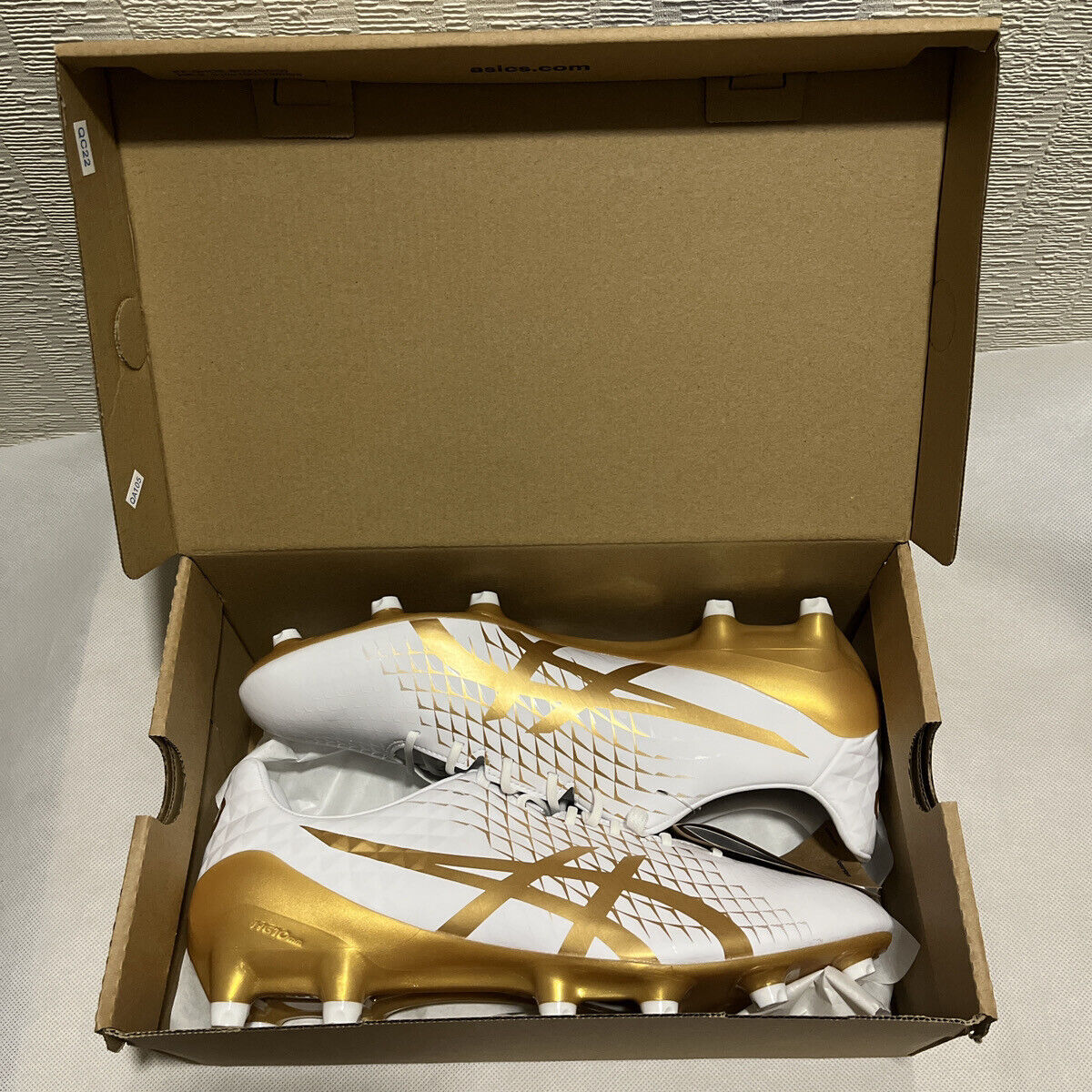 ASICS MENACE 4 1111A195 104 White Pure Gold Rugby Football ASICS MENACE 4 1111A195 104 White Pure Gold Rugby Football