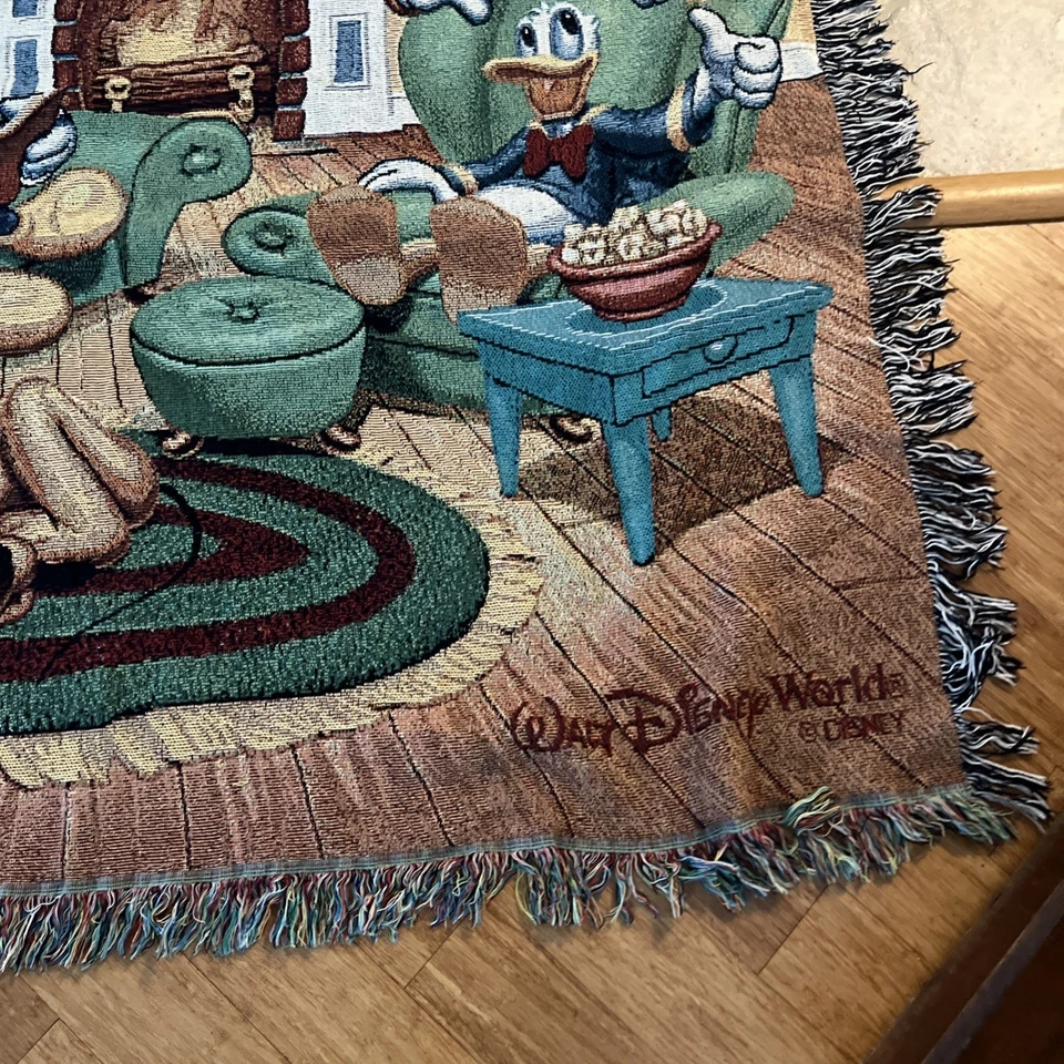 Disney Mickey Minnie Donald Goofy Living Room Scene Woven Throw Blanket - Изображение 4 из 4