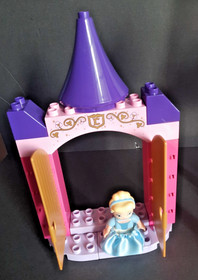 LEGO Cinderella's Castle DUPLO Disney Princess-- Set is Missing The Prince    K