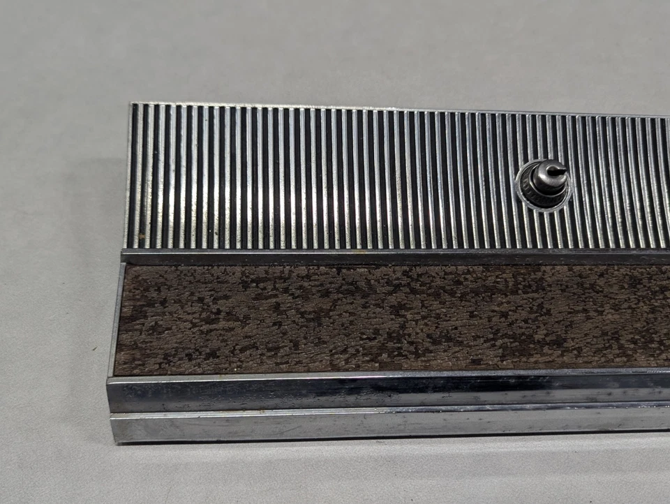 Guantera Imperial 1965-66 puerta madera LeBaron Crown Chrysler 1966 65 Foto 3 de 4