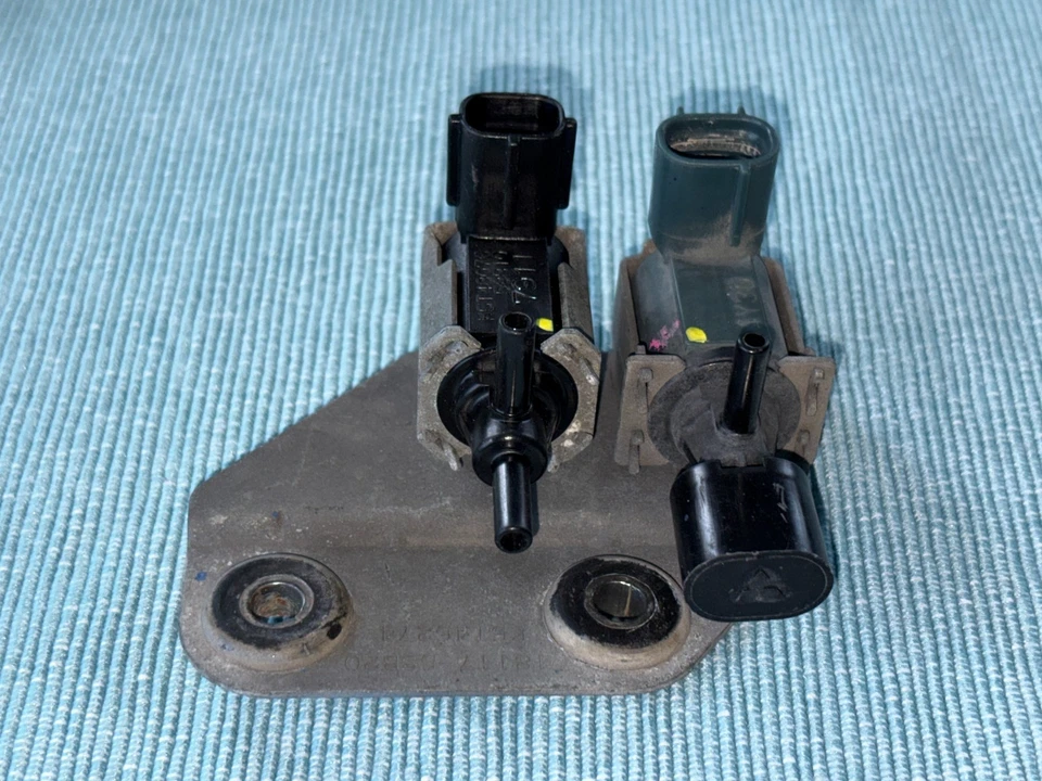 92-98 Geo Tracker Suzuki Sidekick FPR Vacuum Solenoid Purge Valve 1.6L 16V OEM - Image 2 of 4
