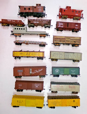 Lot of 16 HO train cars lot 7365 