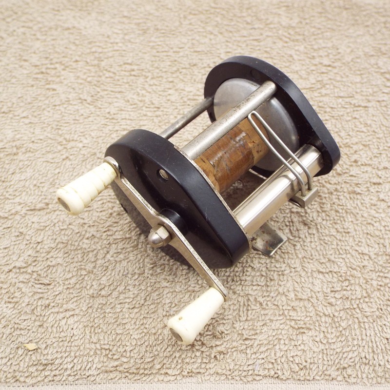 OCEAN CITY 1520 antique fishing reels vintage
