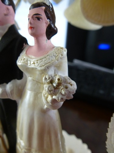 Vintage Wedding Cake Topper Bride Groom Wedding Bells 1940s 50s needs tlc - Picture 9 of 9