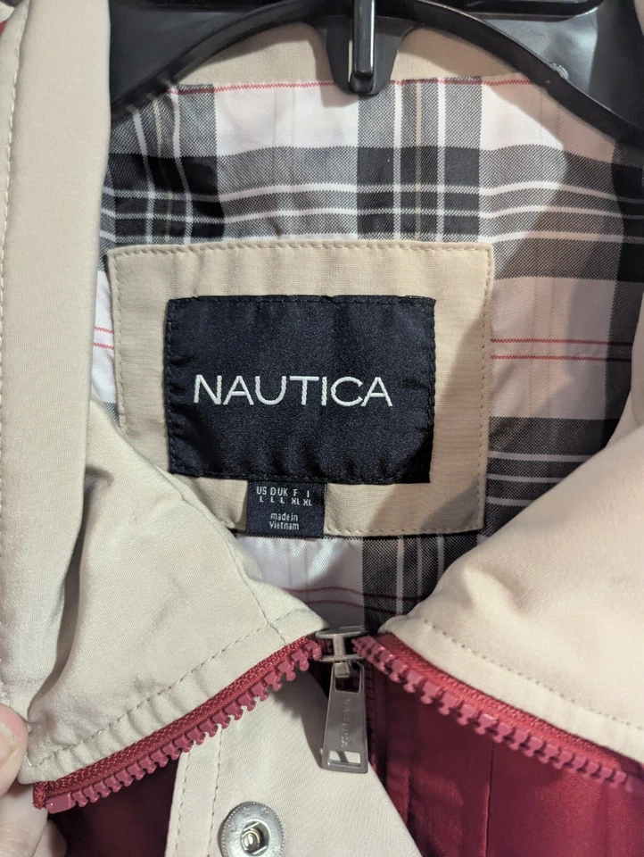 Chaqueta de Lluvia Nautica Damas Roja Grande con Capucha Desmontable Foto 2 de 4