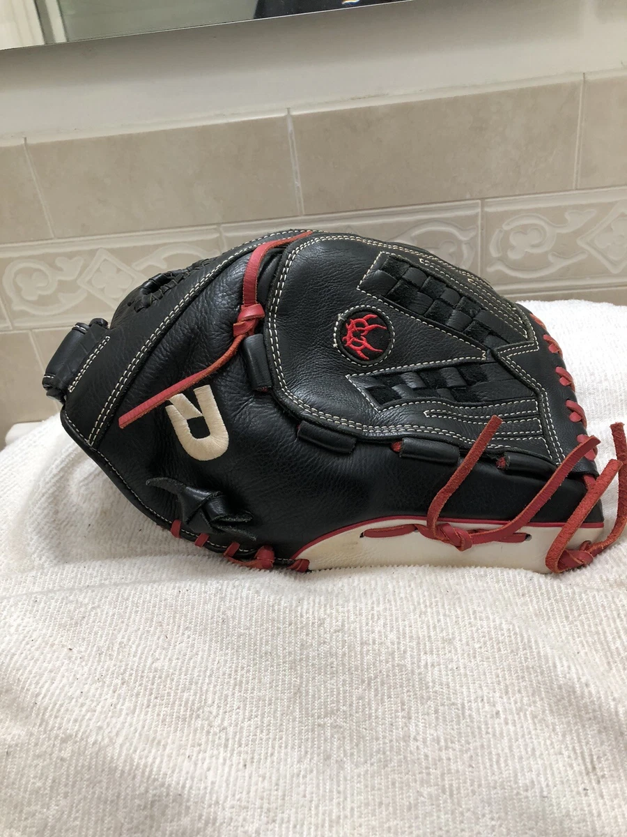 Gant de baseball DeMarini Diablo 14 pouces - softball. RHT. A0725DB14 Gant de baseball DeMarini Diablo 14 pouces - softball. RHT. A0725DB14