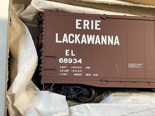Accurail 5311 HO Scale Erie-Lackawanna 50' Combo Door Boxcar EL #68934 MIB - Picture 2 of 6