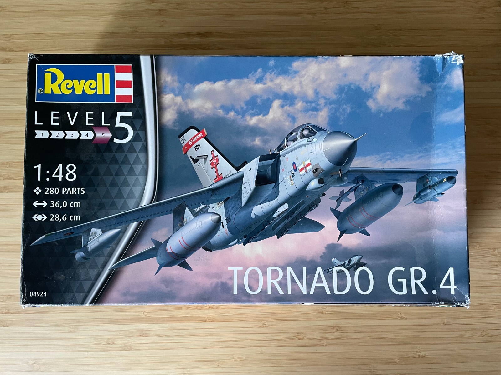Panavia Tornado GR.4 1/48 Revell édition collector avec set d'accessoires haut de gamme