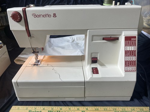 BERNETTE SEWING MACHINE MODEL 200 W/accessories Walking Foot, Foot pedal Works