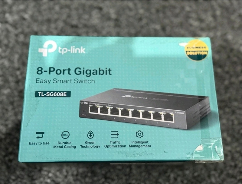 TP-LINK TL-SG608E 8-Port Gigabit Easy Smart Switch Layer 2 RJ-45
