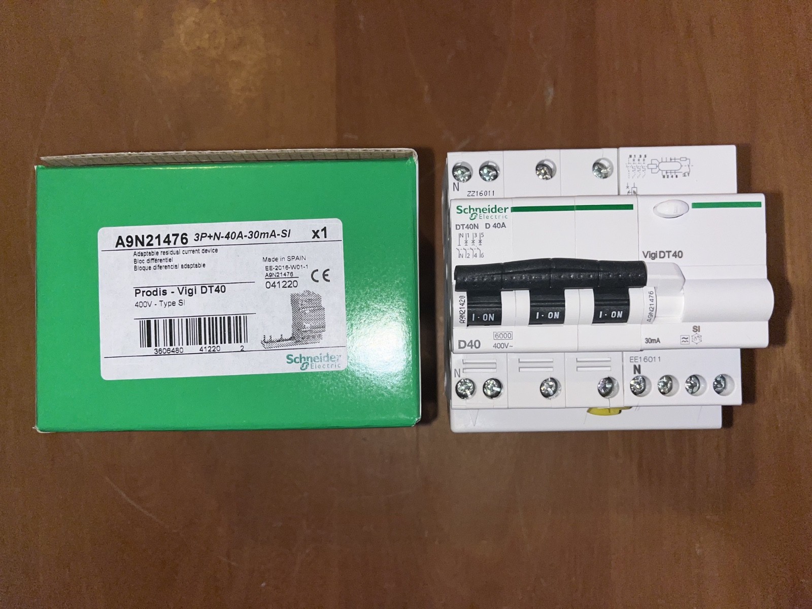 Disjoncteur Schneider D40A anti-déclenchement intempestif tétrapolaire 30mA SI