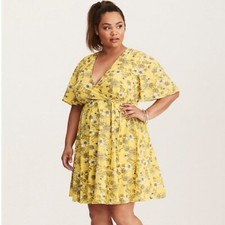 Torrid wrap yellow floral dress short sleeve v neck lined zip Size 22