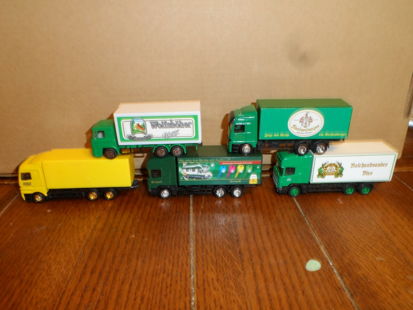 HO SCALE BOX TRUCKS LOT OF 5 TRUCKS VERY GOOD CONDITION eBay