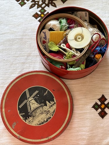 Lot Vintage Sewing Items Thread Spools Embroidery Floss Notions In Tin