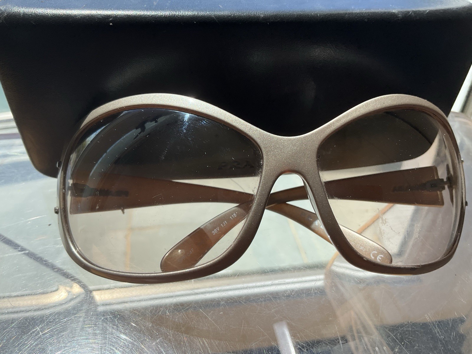 prada sunglasses authentic - image 2