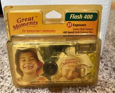 GREAT MOMENTS FLASH CAMERA 400 35MM 27 EXPOSURE EXPIRED 12/2008