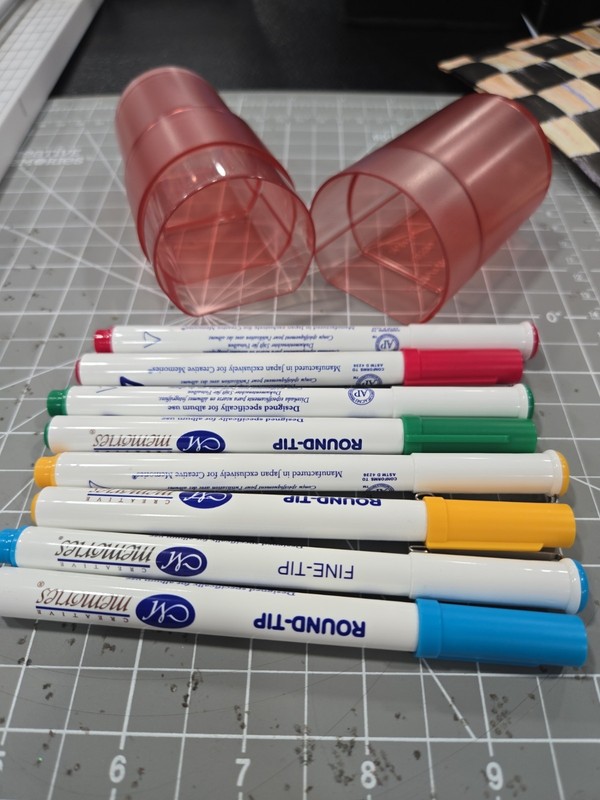 Creative Memories (4) Round And (4) Fine Tip Pen Set