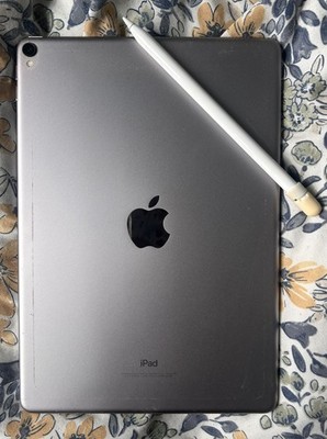 IPad Pro (10.5-inch) A1701 with Apple Pencil