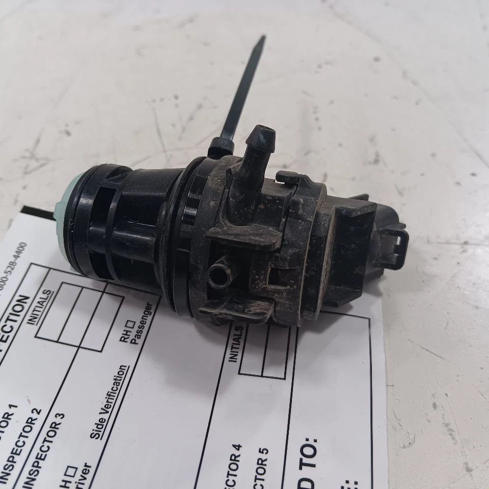 Toyota Prius C Lavadora Parabrisas Líquido Depósito Motor Bomba Eléctrica 2017  Foto 2 de 4