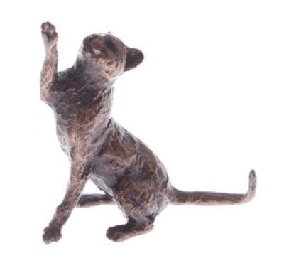 Butler & Peach detaillierte kleine massive Bronze Katze sitzen 2025