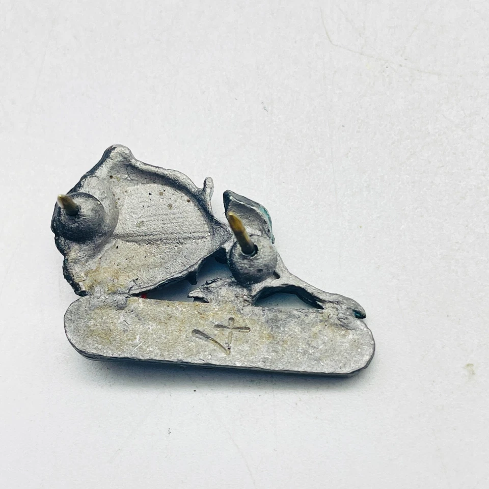 STURGIS 99 Pin Rosa Tono Peltre Solapa Tie Tack Moto Rally LEER Foto 3 de 4