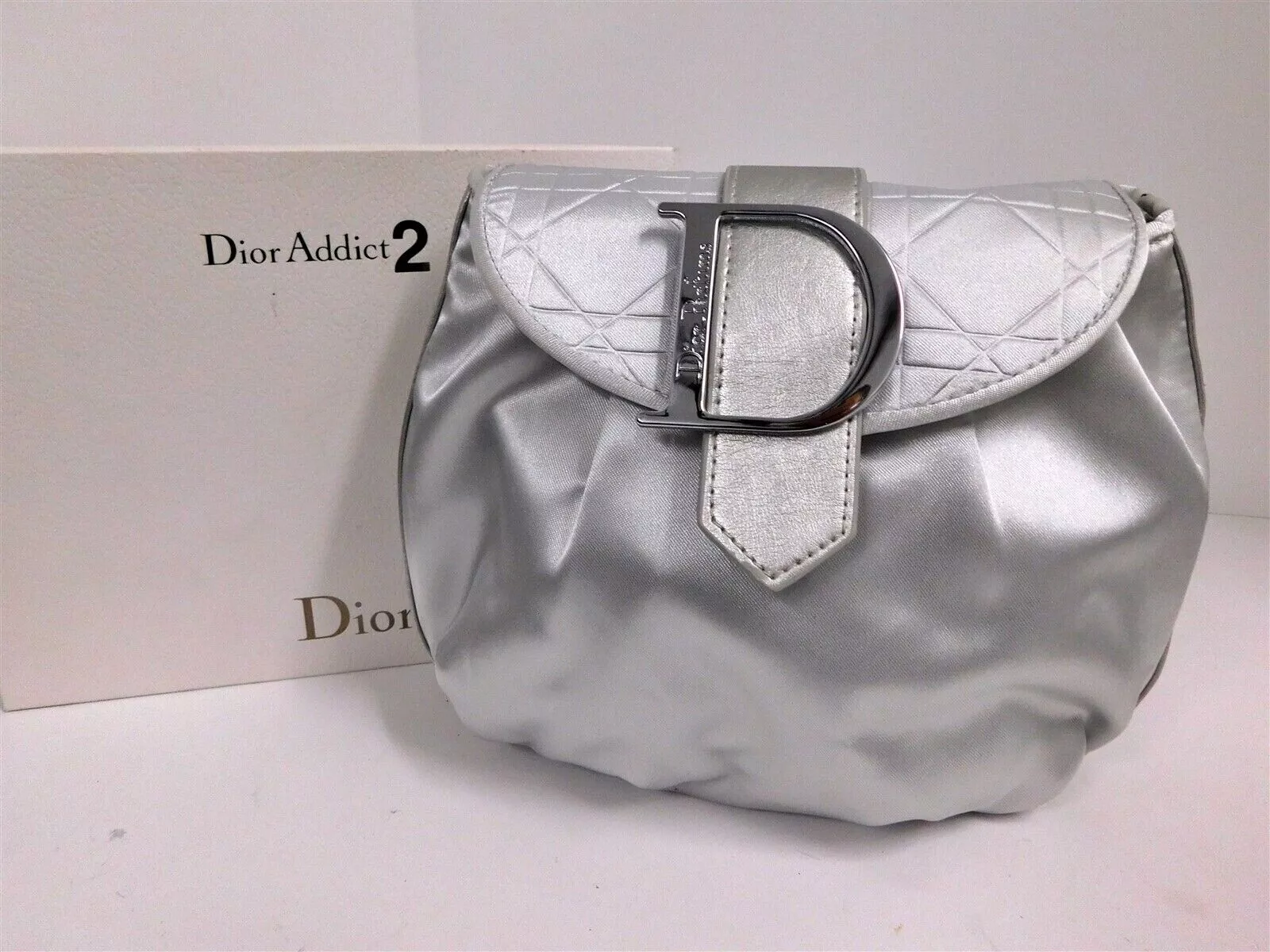 Pochette argentée Christian Dior Parfums neuve avec boite