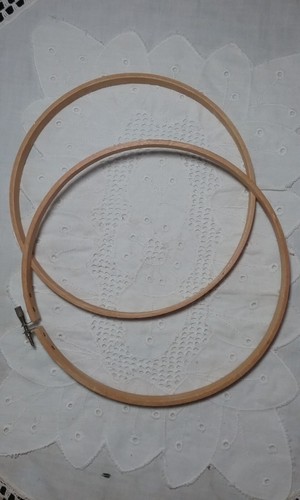 Vintage Wooden Embroidery Loop with Metal Screw 8" - Picture 6 of 7
