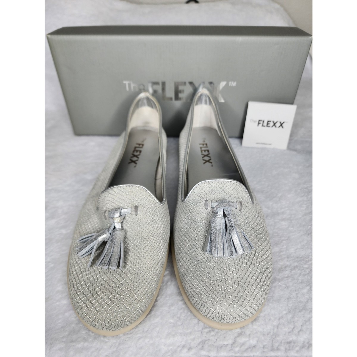 THE FLEXX White Silver Tassel Slip-on Size 7M